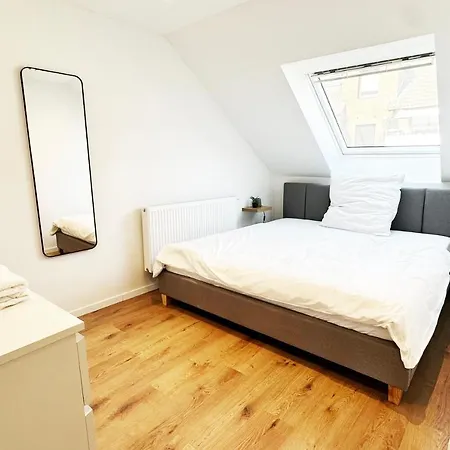 Suite-Apartment Zentral In Krefeld Mit Hohen Decken Extérieur photo