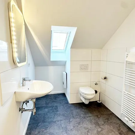 Suite-Apartment Zentral In Krefeld Mit Hohen Decken Extérieur photo