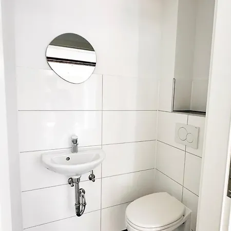 Suite-Apartment Zentral In Krefeld Mit Hohen Decken Extérieur photo